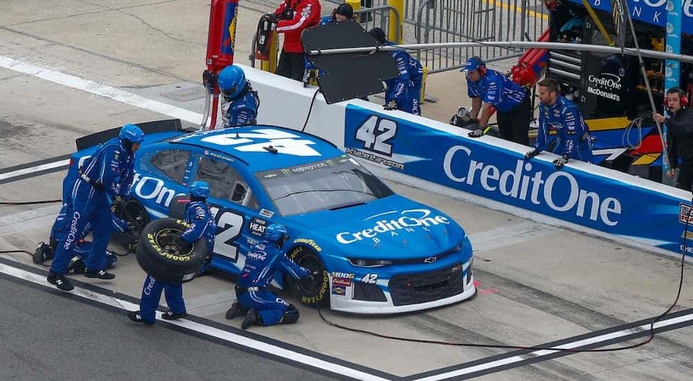 The 42 Larson pit crew at Daytona is changing the tires on the car.