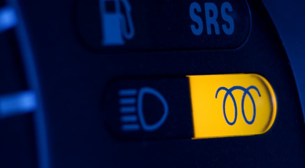 An engine glow plug indicator is shown.